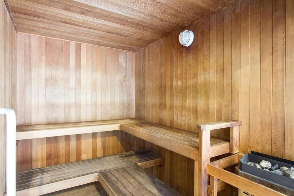 Couples' In Village Apartment *