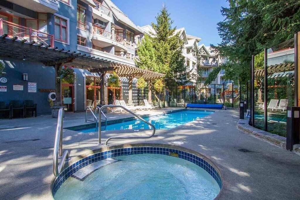 Couples' In Village Apartment *